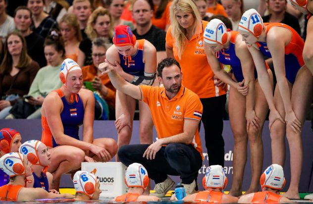 Head coach the Netherlands Eva - Waterpolodames Head coach the Netherlands Eva - Waterpolodames